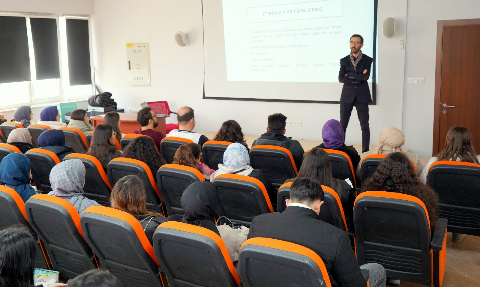 Üniversitemizde “Etkin CV Yetkin Genç” Başlıklı Söyleşi Gerçekleştirildi